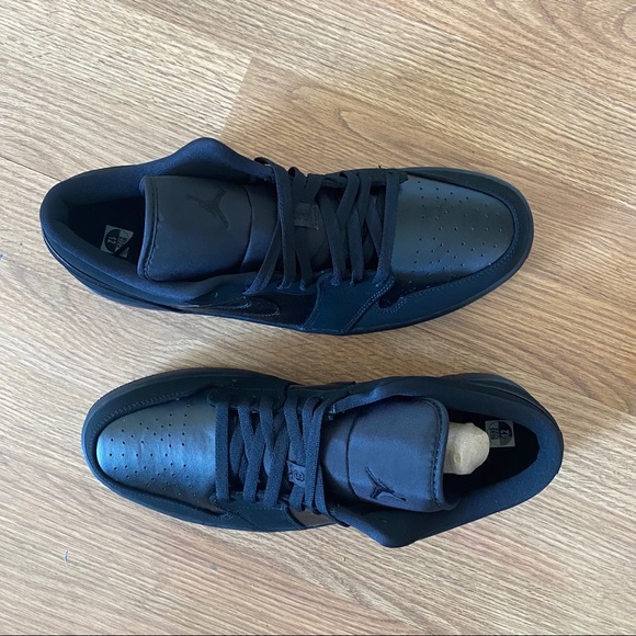 Air Jordan 1 Low Triple Black - Picture 3 of 4